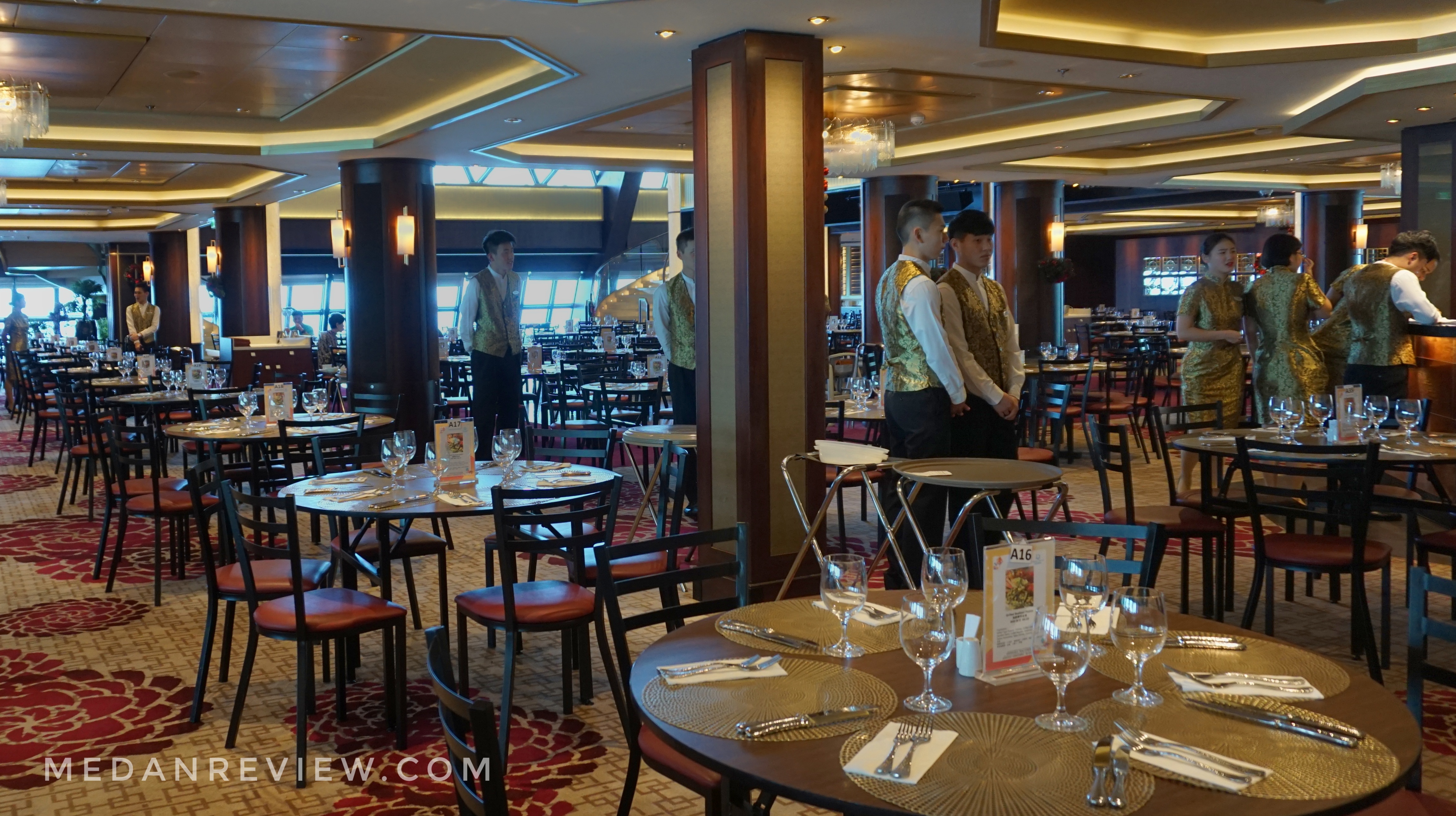 Suasana Mewah di Dream Dining Genting Dream Cruise