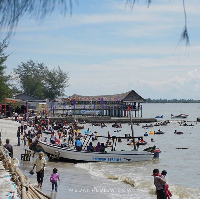 Bermain Air di Pantai Menjadi Kegiatan Favorit Anak-Anak di Pantai Pondok Permai (@pantaipondokpermai)