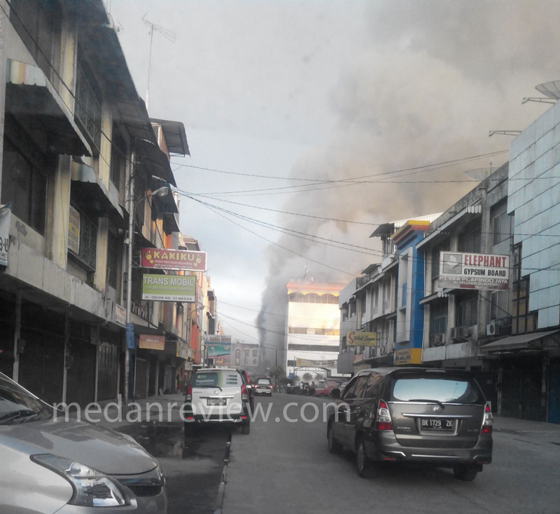 Medan Plaza Terbakar Hebat #1