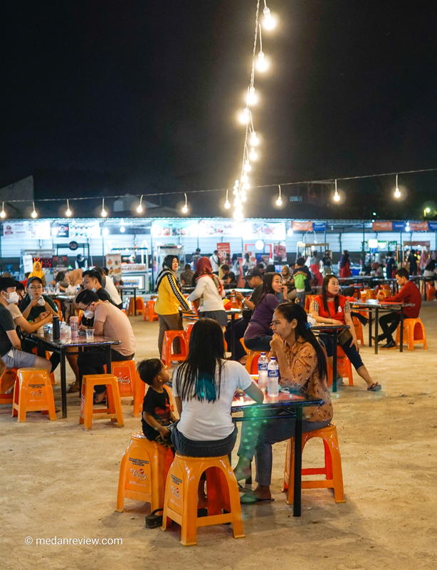 Lampu Gantung Menghiasi PRR Night Market Marelan