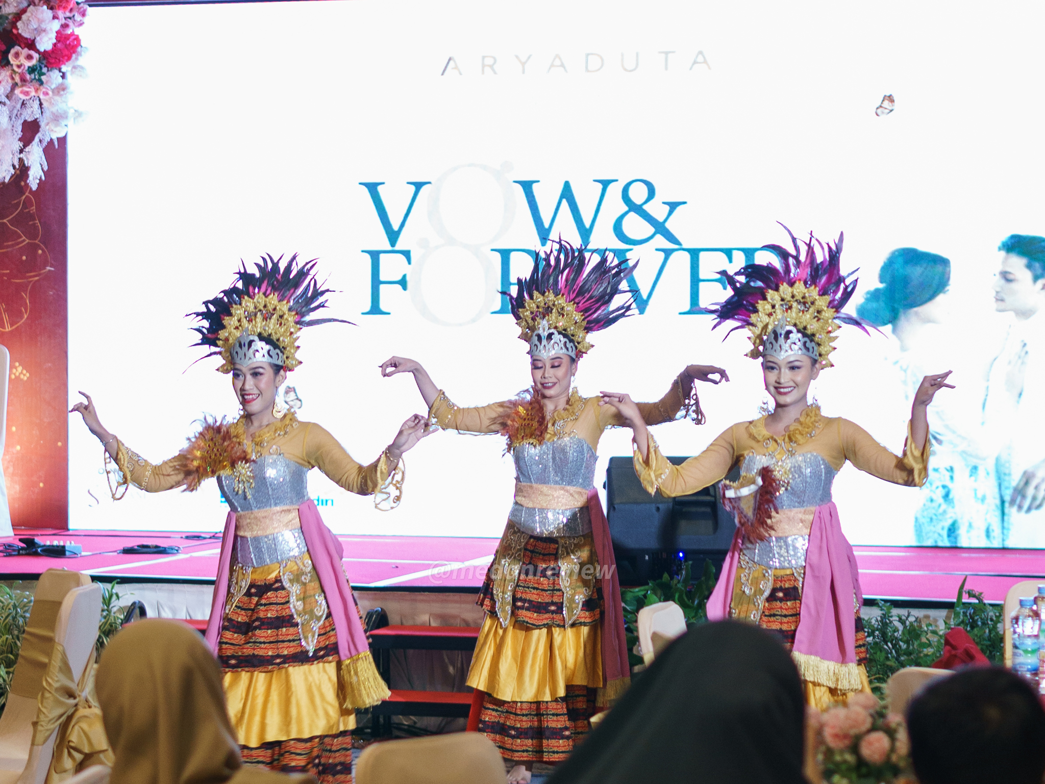 Dance performance di acara peluncuran “Vow and Forever” Aryaduta Medan